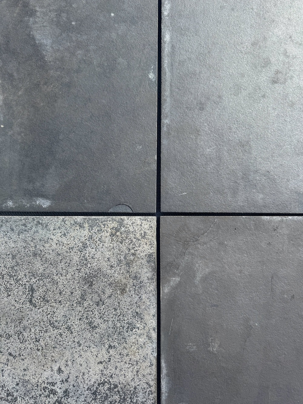 Mont Noir | Gekloven | 600x600x10mm | Kwartsiet