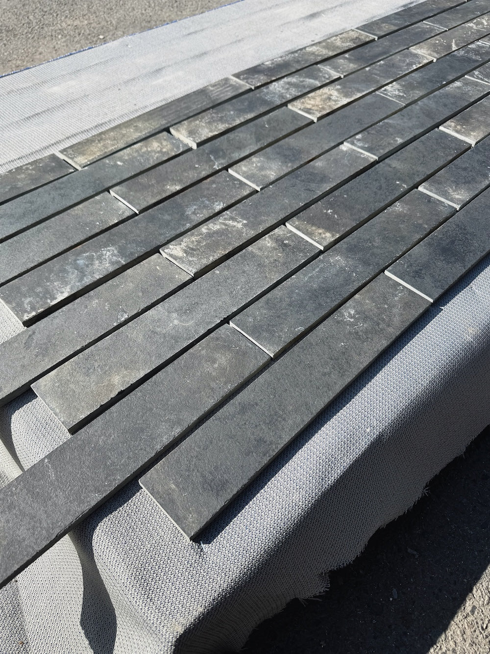 Mustang Black | Gekloven Gefreesd | 350x65x10mm | Leisteen